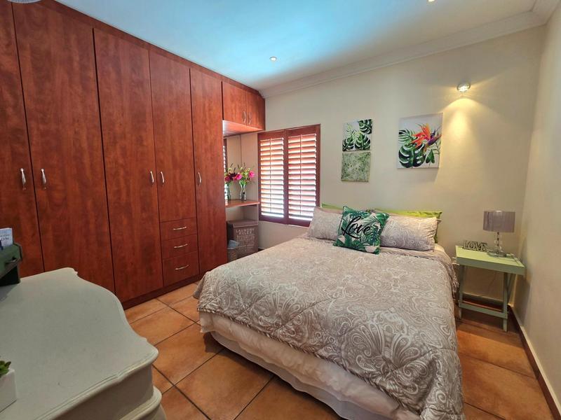 5 Bedroom Property for Sale in Golden Mile Western Cape